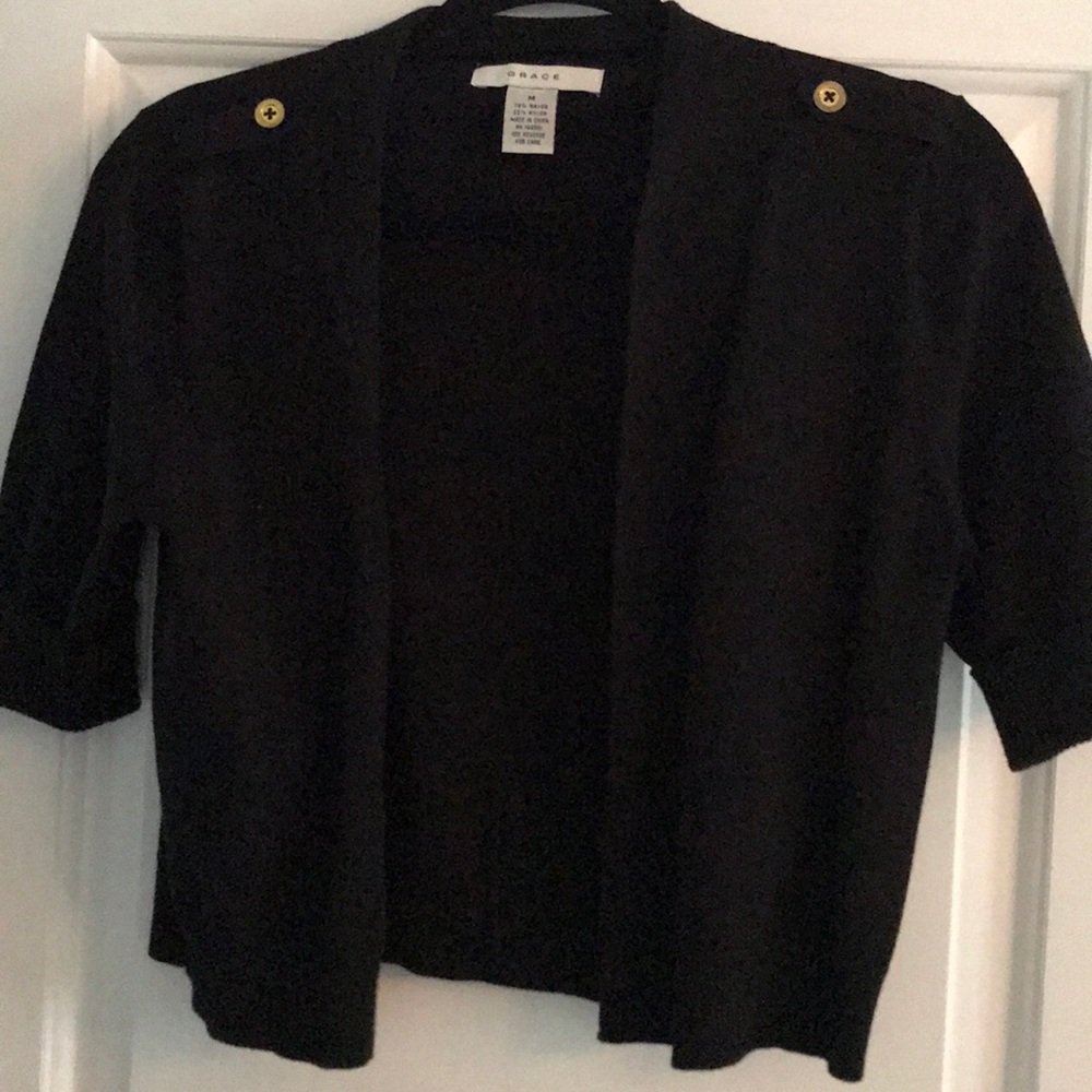 Grace short/cropped black sweater